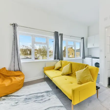 Amazing 1-Bed Flat 20 Mins Into London Victoria Appartement